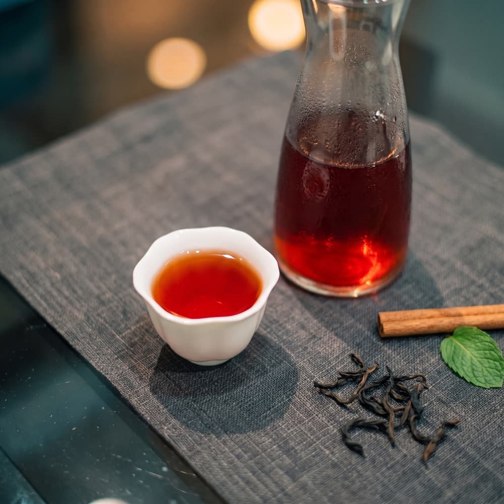 Mood image: cold-brewed Ruby 18, ruby-red liquor