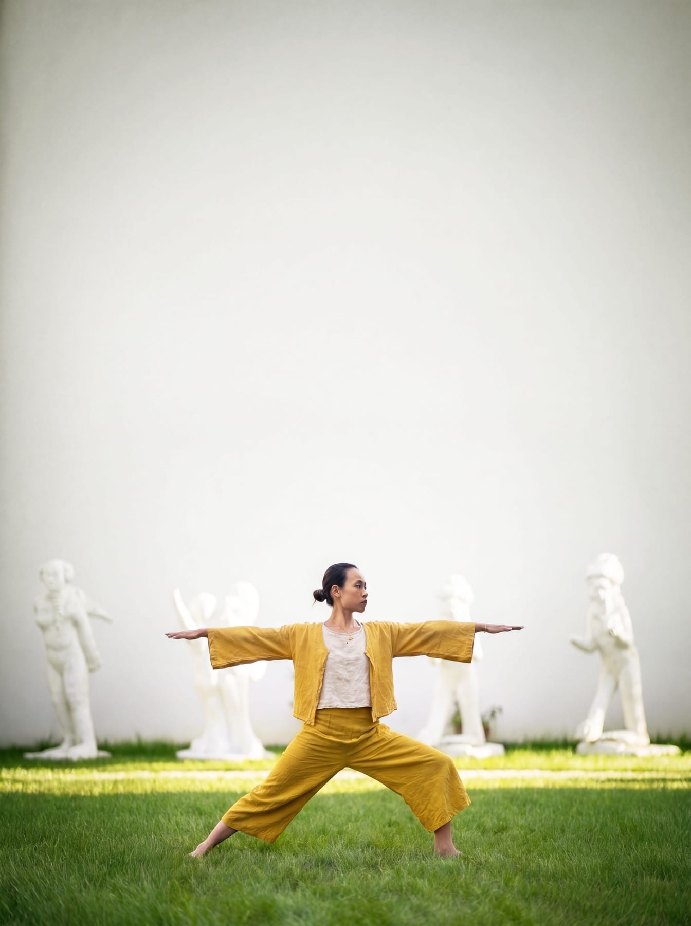 Séance de yoga au milieu des sculptures du LabMusée